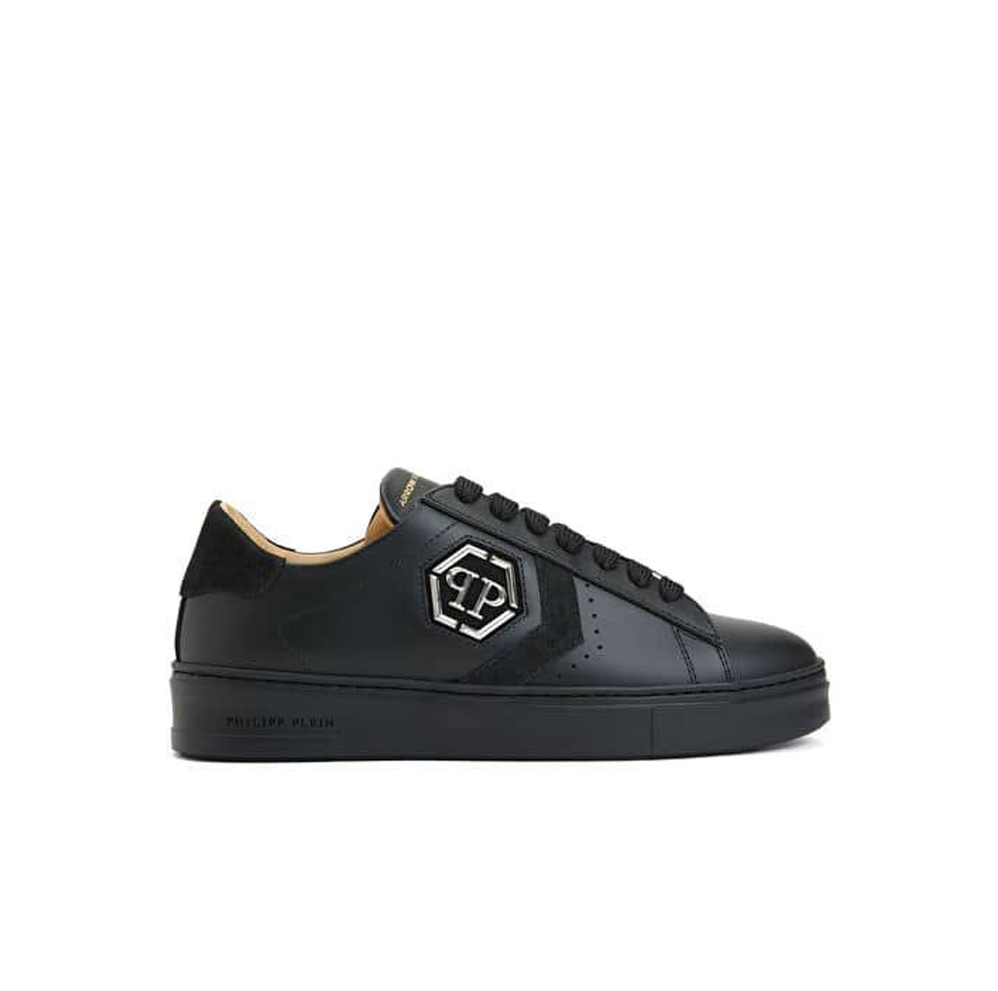 LO-TOP SNEAKERS